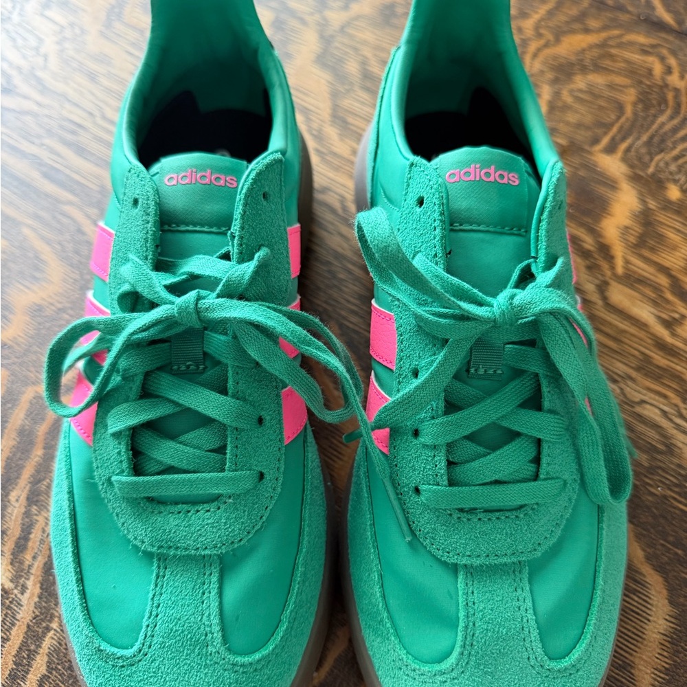 Adidas BARREDA DECODE green and pink